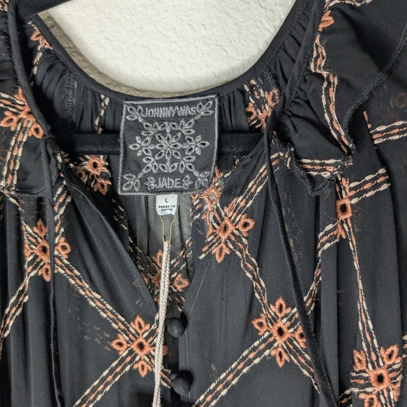 Elegant Black and Pink Patterned Dress - Picture 6 of 12